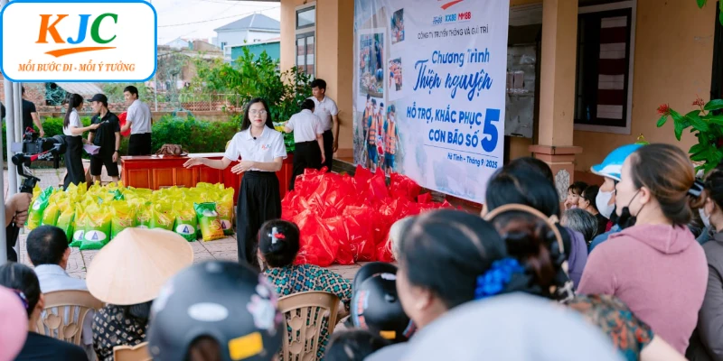 Chia sẻ yêu thương sau cơn bão số 5 lan tỏa giá trị nhân văn